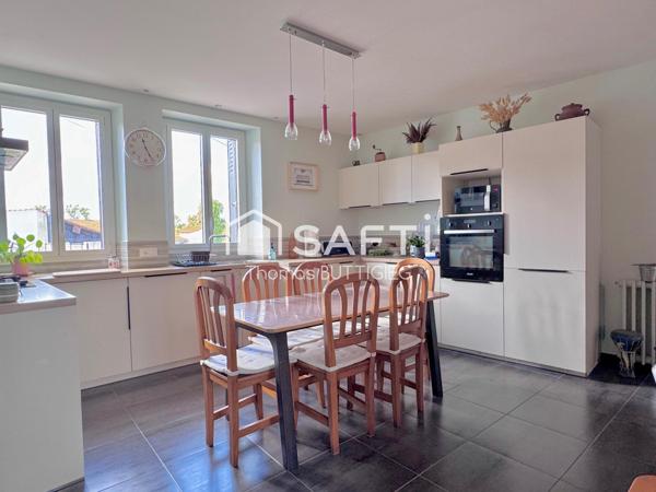 Belle maison, jardin paysagé, garage et dépendance.