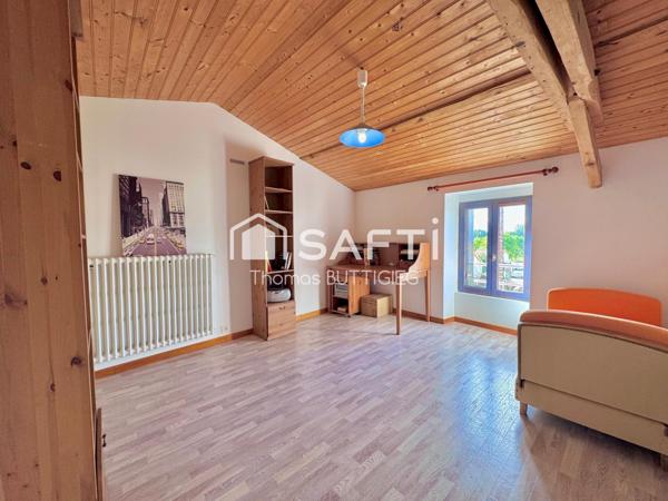 Belle maison, jardin paysagé, garage et dépendance.