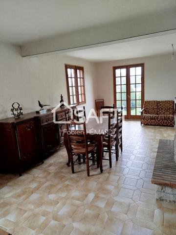 belle maison traditionnelle sur terrain paysager de 1682 m2.