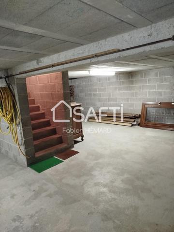 belle maison traditionnelle sur terrain paysager de 1682 m2.