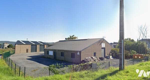 Ensembles de 2 bâtiments artisanaux situés à GIVET