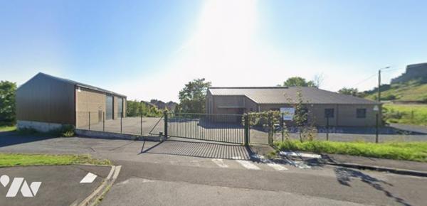 Ensembles de 2 bâtiments artisanaux situés à GIVET