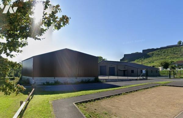 Ensembles de 2 bâtiments artisanaux situés à GIVET