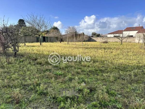 Construisez au calme à deux pas du bourg – Terrain 735 m²