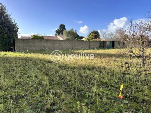Construisez au calme à deux pas du bourg – Terrain 735 m²