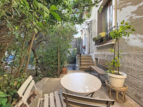 MONTREUIL, CROIX DE CHAVAUX, PROCHE DU PARC DES GUILANDS, PETITE COPROPRIETE DE 3 LOGEMENTS, APPARTEMENT 3 PIECES AVEC CAVE, GARAGE ET JARDIN PRIVATIF.