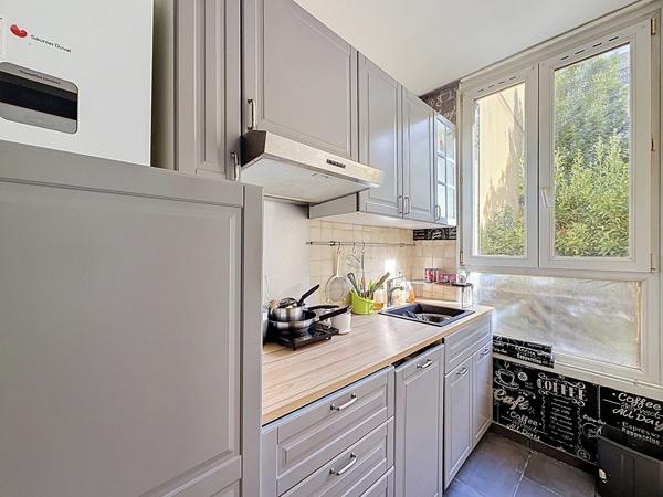 MONTREUIL, CROIX DE CHAVAUX, PROCHE DU PARC DES GUILANDS, PETITE COPROPRIETE DE 3 LOGEMENTS, APPARTEMENT 3 PIECES AVEC CAVE, GARAGE ET JARDIN PRIVATIF.