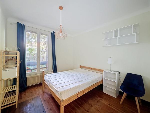 MONTREUIL, CROIX DE CHAVAUX, PROCHE DU PARC DES GUILANDS, PETITE COPROPRIETE DE 3 LOGEMENTS, APPARTEMENT 3 PIECES AVEC CAVE, GARAGE ET JARDIN PRIVATIF.