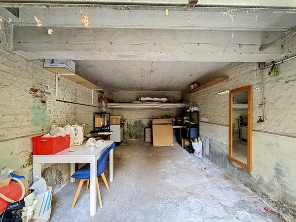 MONTREUIL, CROIX DE CHAVAUX, PROCHE DU PARC DES GUILANDS, PETITE COPROPRIETE DE 3 LOGEMENTS, APPARTEMENT 3 PIECES AVEC CAVE, GARAGE ET JARDIN PRIVATIF.