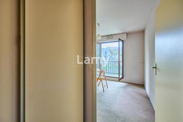 Appartement 2 pièces, balcon, parking