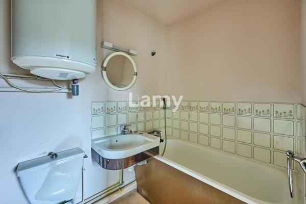 Appartement 2 pièces, balcon, parking