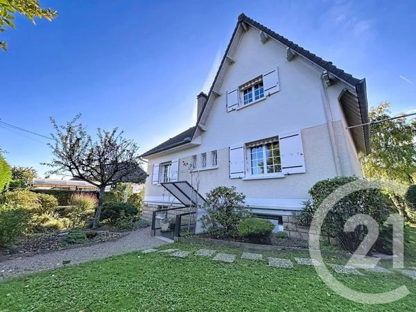Maison à vendre  8 pièces - 130,60 m 2   VILLECRESNES  - 94
