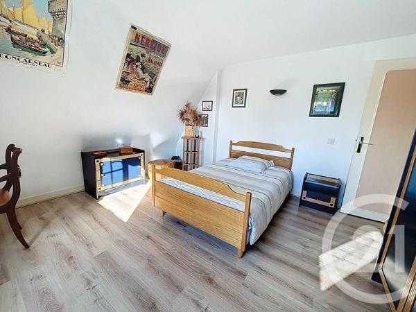 Maison à vendre  8 pièces - 130,60 m 2   VILLECRESNES  - 94