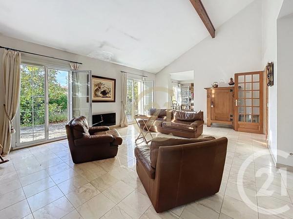 Maison à vendre  8 pièces - 130,60 m 2   VILLECRESNES  - 94