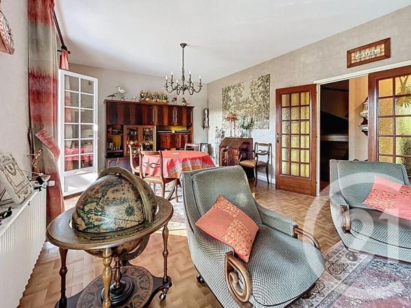 Maison à vendre  8 pièces - 130,60 m 2   VILLECRESNES  - 94