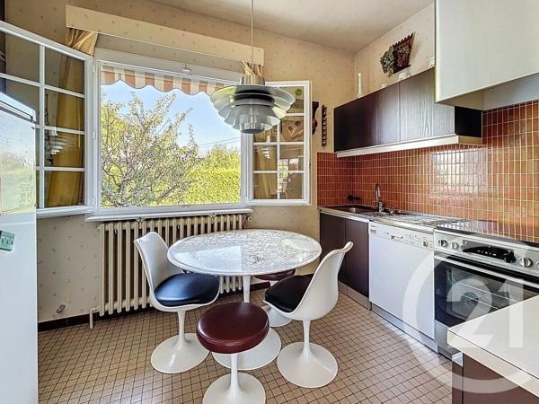 Maison à vendre  8 pièces - 130,60 m 2   VILLECRESNES  - 94
