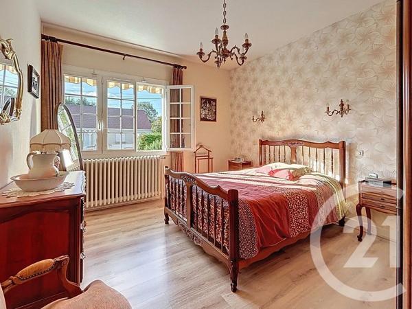 Maison à vendre  8 pièces - 130,60 m 2   VILLECRESNES  - 94