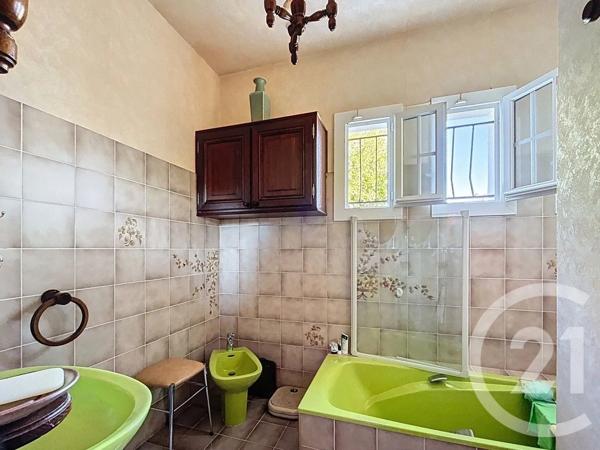Maison à vendre  8 pièces - 130,60 m 2   VILLECRESNES  - 94