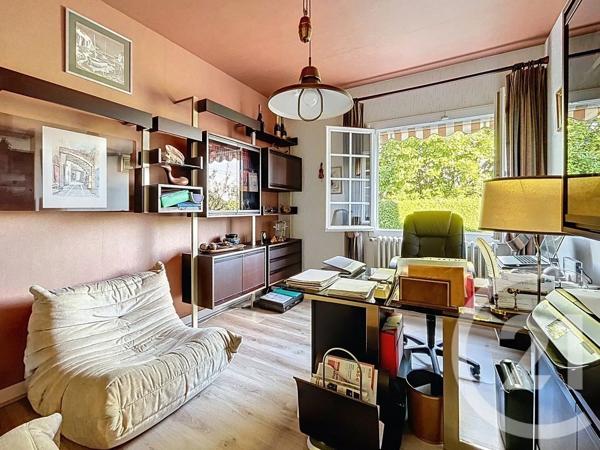 Maison à vendre  8 pièces - 130,60 m 2   VILLECRESNES  - 94