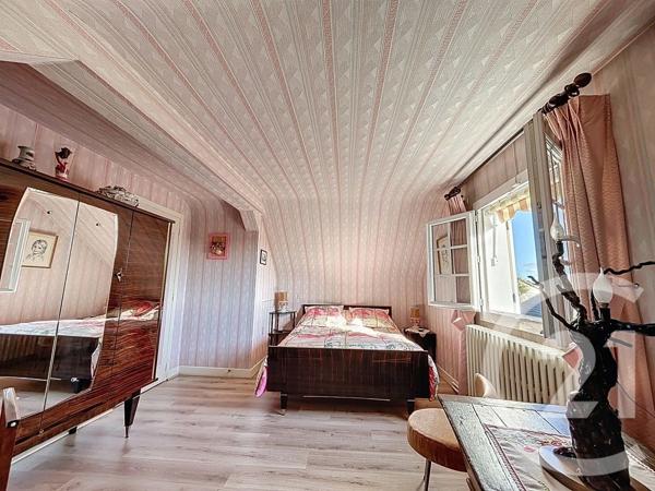 Maison à vendre  8 pièces - 130,60 m 2   VILLECRESNES  - 94