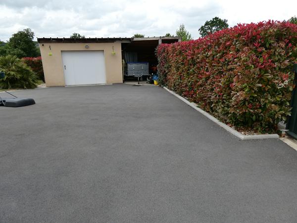 Maison de plain pied avec 4 chambres, une piscine et un terrain clos. St fraimbault de prières Maison de plain pied avec 4 chambres, une piscine et un terrain clos. St fraimbault de prières