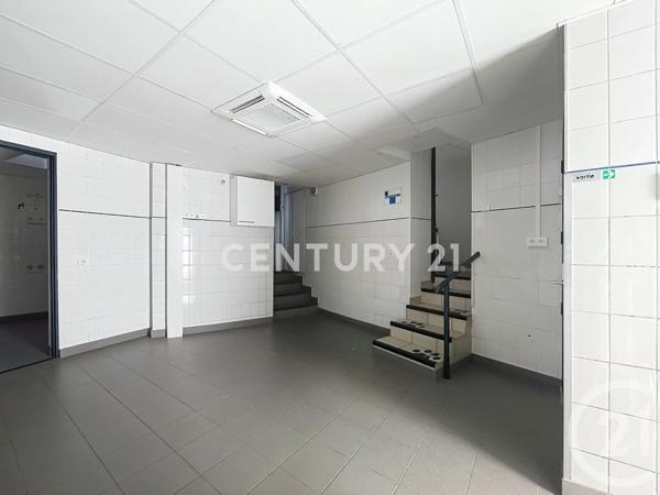 Maison à vendre  13 pièces - 210,26 m 2   NOISY LE GRAND  - 93