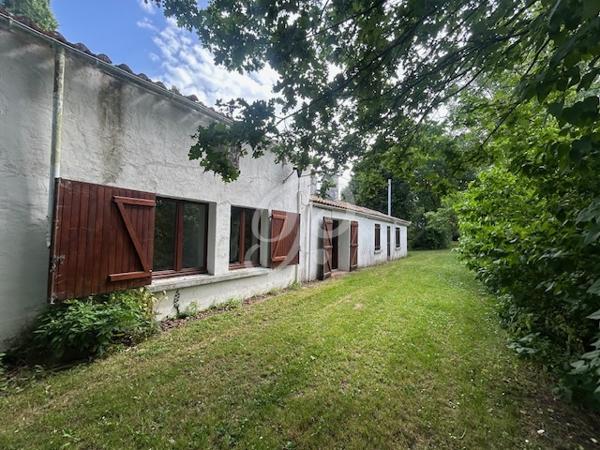 Deux maisons campagne Coëx 180 m2 et 3600m2 de terrain Toutes les caractéristiques