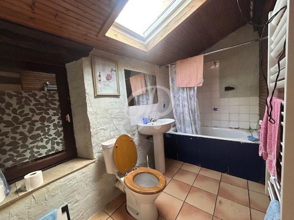 Deux maisons campagne Coëx 180 m2 et 3600m2 de terrain Toutes les caractéristiques