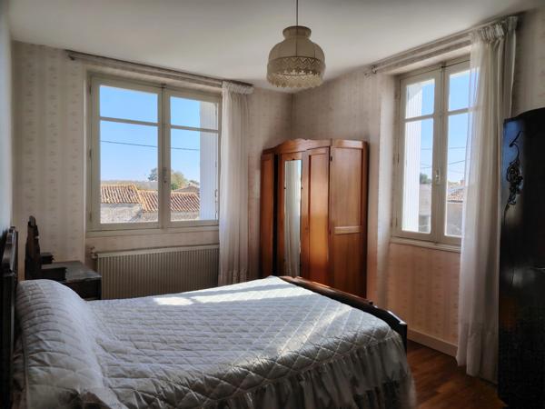 Maison à vendre 8 pièces ASSAIS LES JUMEAUX (79)