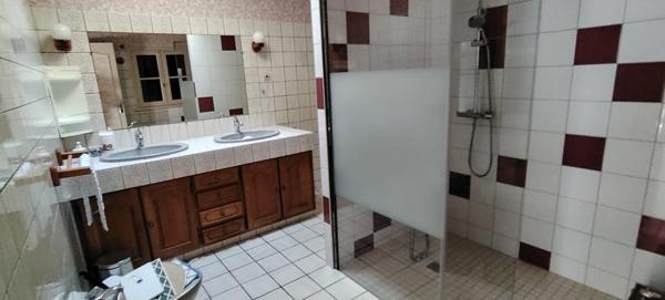 Maison à vendre 8 pièces ASSAIS LES JUMEAUX (79)