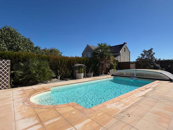 Maison Chinon 6 pièce(s) 174 m2 Piscine Terrain 1900m2