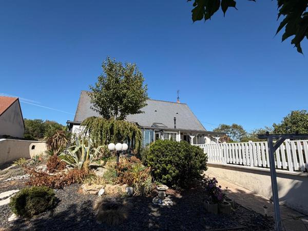 Maison Chinon 6 pièce(s) 174 m2 Piscine Terrain 1900m2