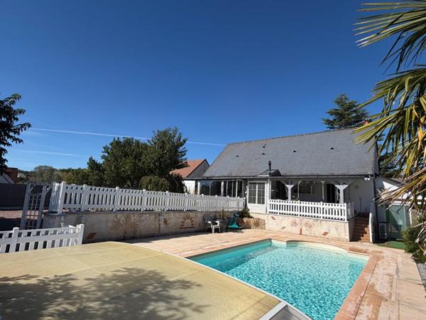 Maison Chinon 6 pièce(s) 174 m2 Piscine Terrain 1900m2