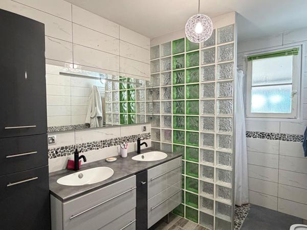 Maison Chinon 6 pièce(s) 174 m2 Piscine Terrain 1900m2