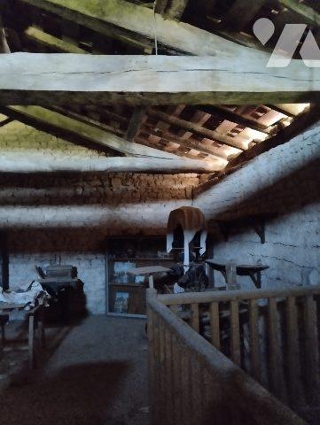 LONGERE A REHABILITER + 1 HECT. DE TERRE