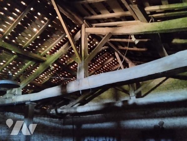 LONGERE A REHABILITER + 1 HECT. DE TERRE