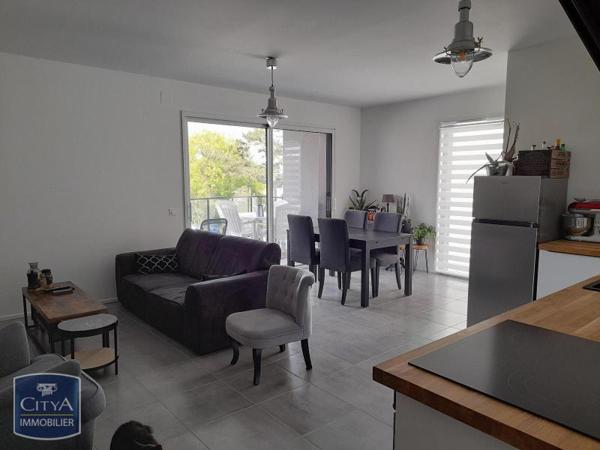 Appartement à louer 3 pièces 74.3m²