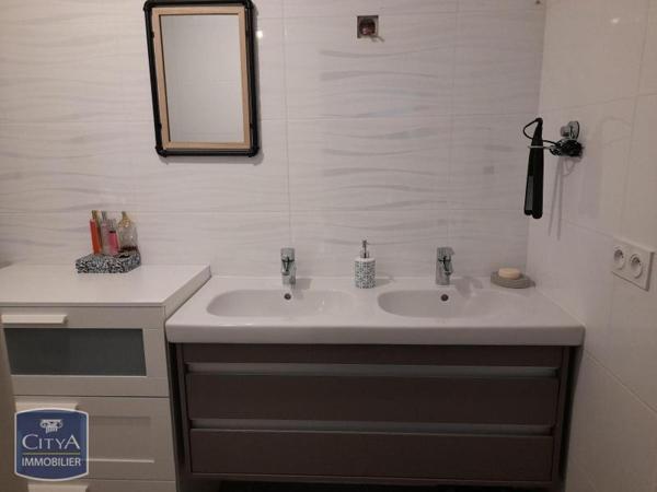 Appartement à louer 3 pièces 74.3m²