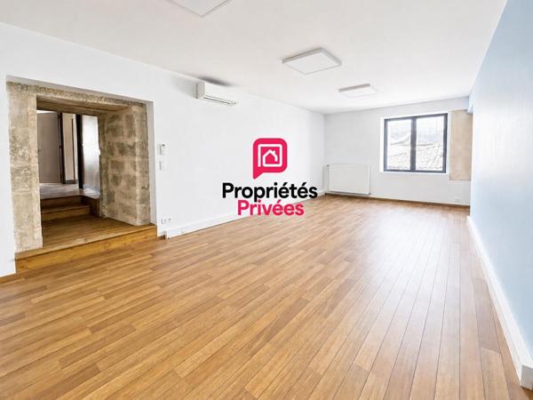 Immeuble en pierre avec garage, cour privative et fort potentiel d'aménagement