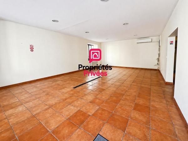 Immeuble en pierre avec garage, cour privative et fort potentiel d'aménagement