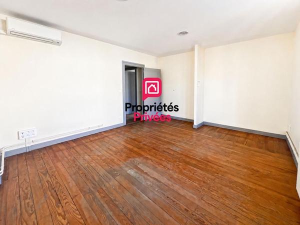Immeuble en pierre avec garage, cour privative et fort potentiel d'aménagement