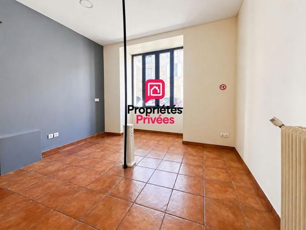 Immeuble en pierre avec garage, cour privative et fort potentiel d'aménagement
