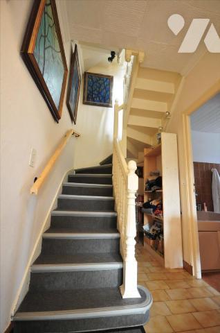 Riec, proche de toutes commodités, maison individuelle de caractère composée comme suit:Rez-de-...