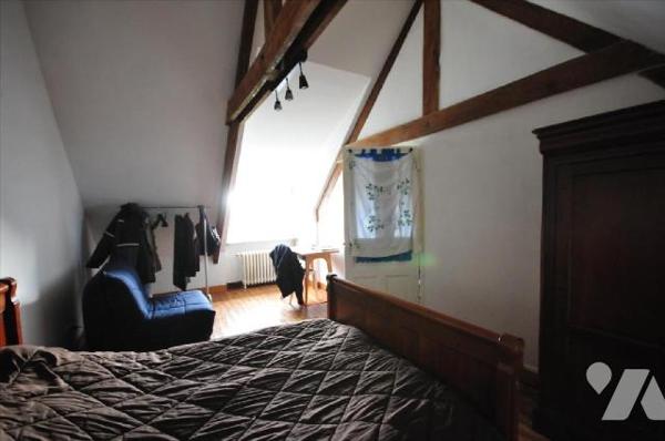 Riec, proche de toutes commodités, maison individuelle de caractère composée comme suit:Rez-de-...