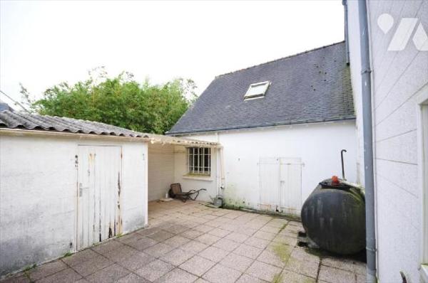 Riec, proche de toutes commodités, maison individuelle de caractère composée comme suit:Rez-de-...