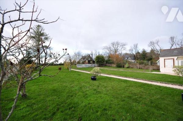 Riec, proche de toutes commodités, maison individuelle de caractère composée comme suit:Rez-de-...