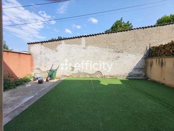 Maison
         5 pièces
        - 104 m² Exclusivité 379 000 € *
