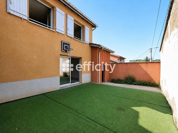 Maison
         5 pièces
        - 104 m² Exclusivité 379 000 € *