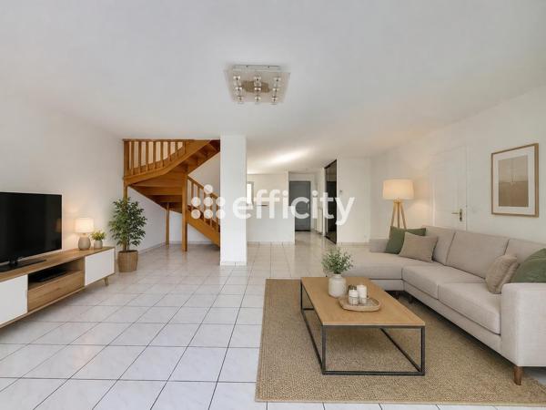 Maison
         5 pièces
        - 104 m² Exclusivité 379 000 € *