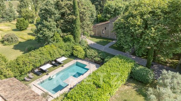 Avignon – Mas de caractère de 585 m² avec 8 suites et parc d’un hectare
